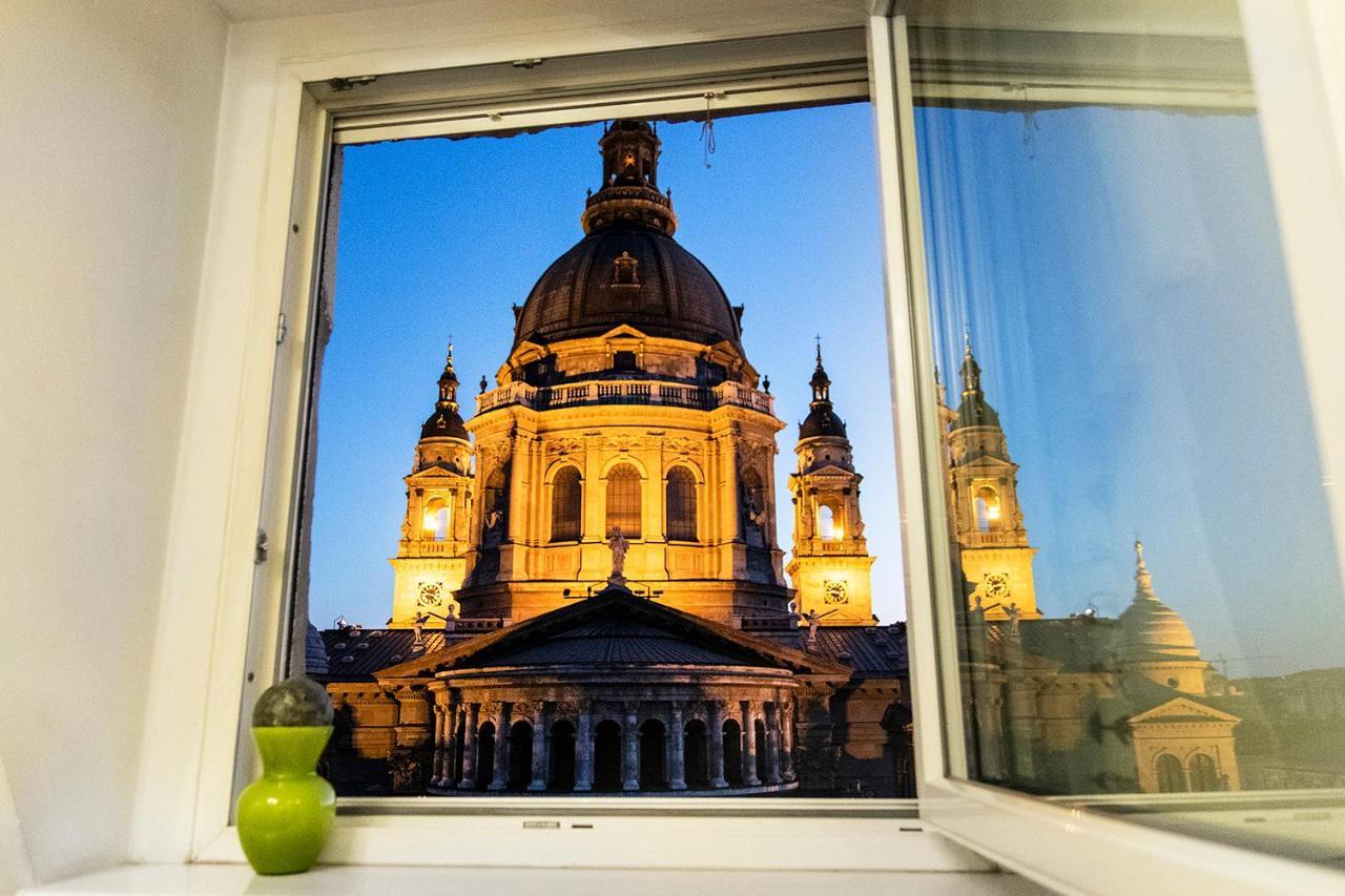 Helena With View On St. Stephan's Basilica